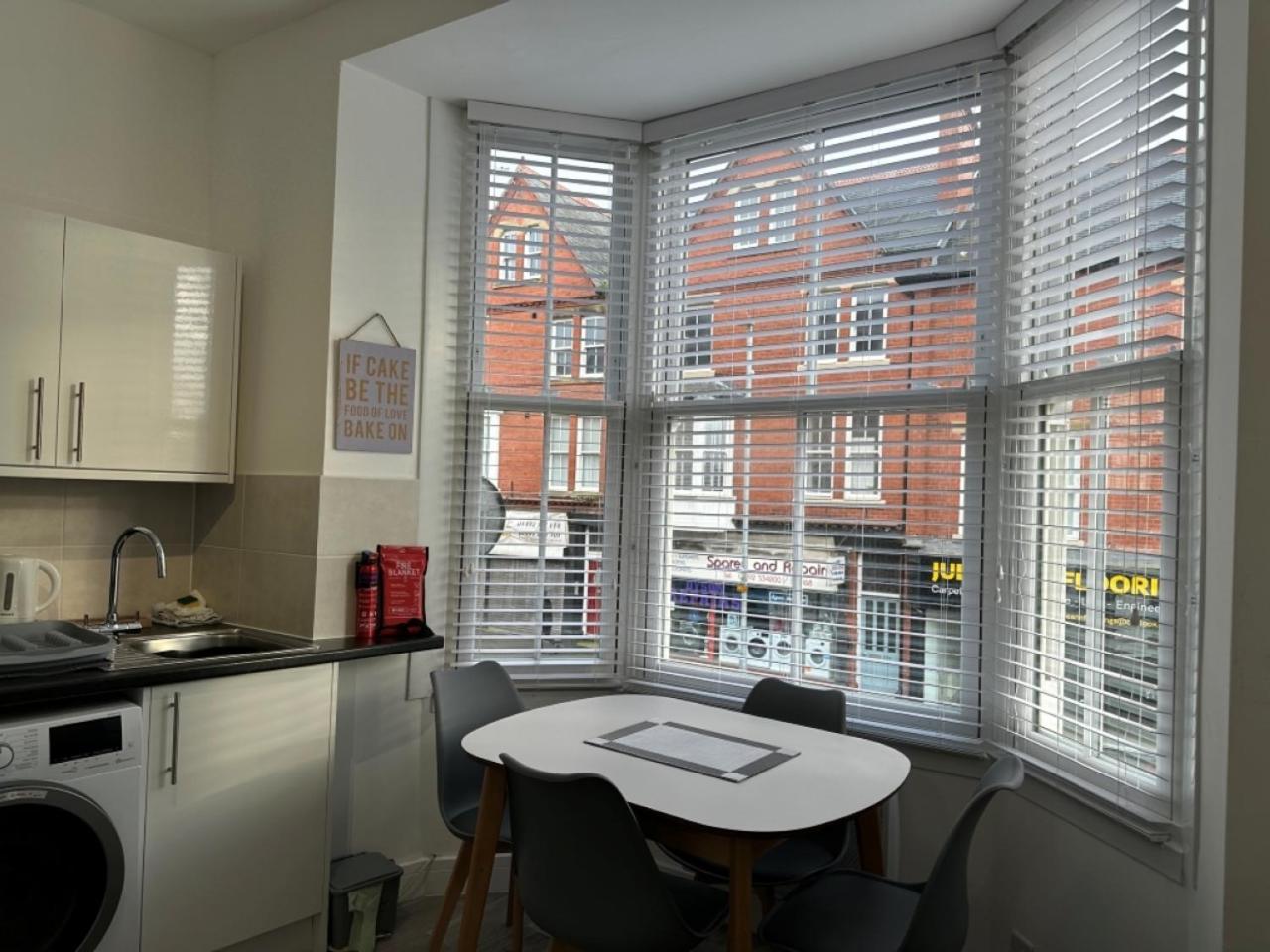 Studio Flat 2A Central Colwyn Bay Exteriör bild